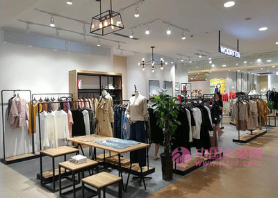 現(xiàn)在開服裝店還能賺錢嗎？機(jī)遇與挑戰(zhàn)并存